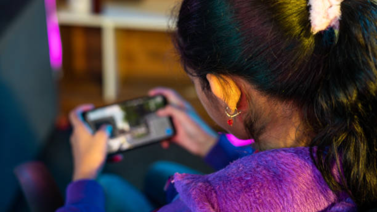 A silent epidemic is spreading through your phone and it’s damaging young bodies fast, says doctor