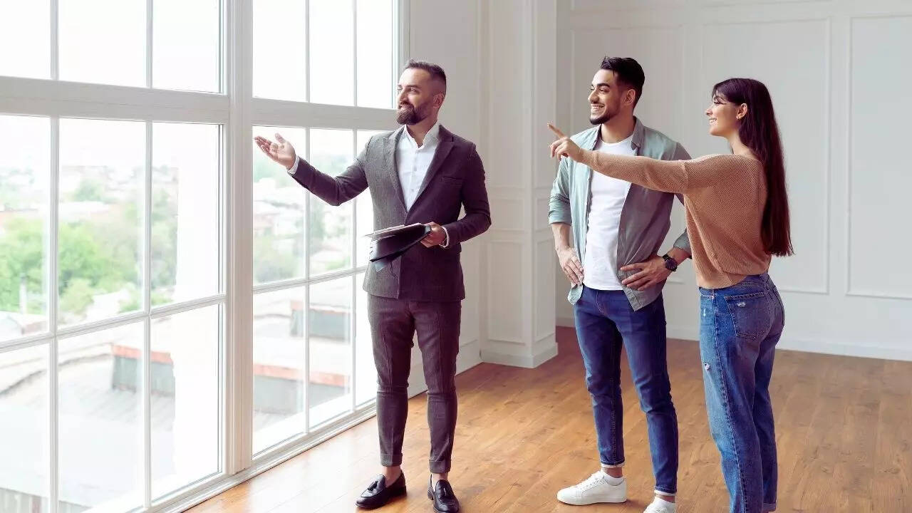 here is no one-size-fits-all answer to the question of whether an apartment or a house is better