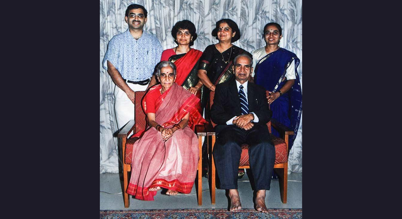 Shrinivas Kulkarni op een oude familiefoto