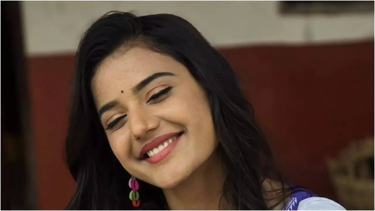 Manasvi actress