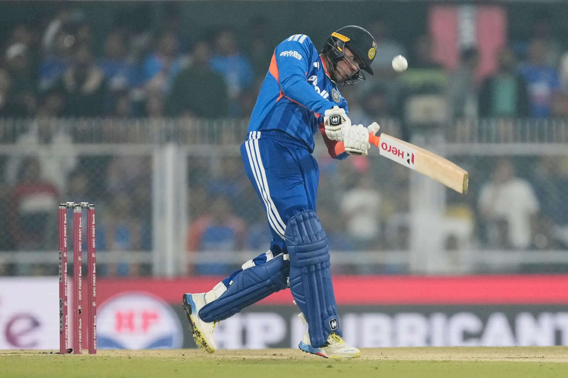 Sharma hits 14-ball 50 as India beats NZ with 10 overs to spare and wins T20 series