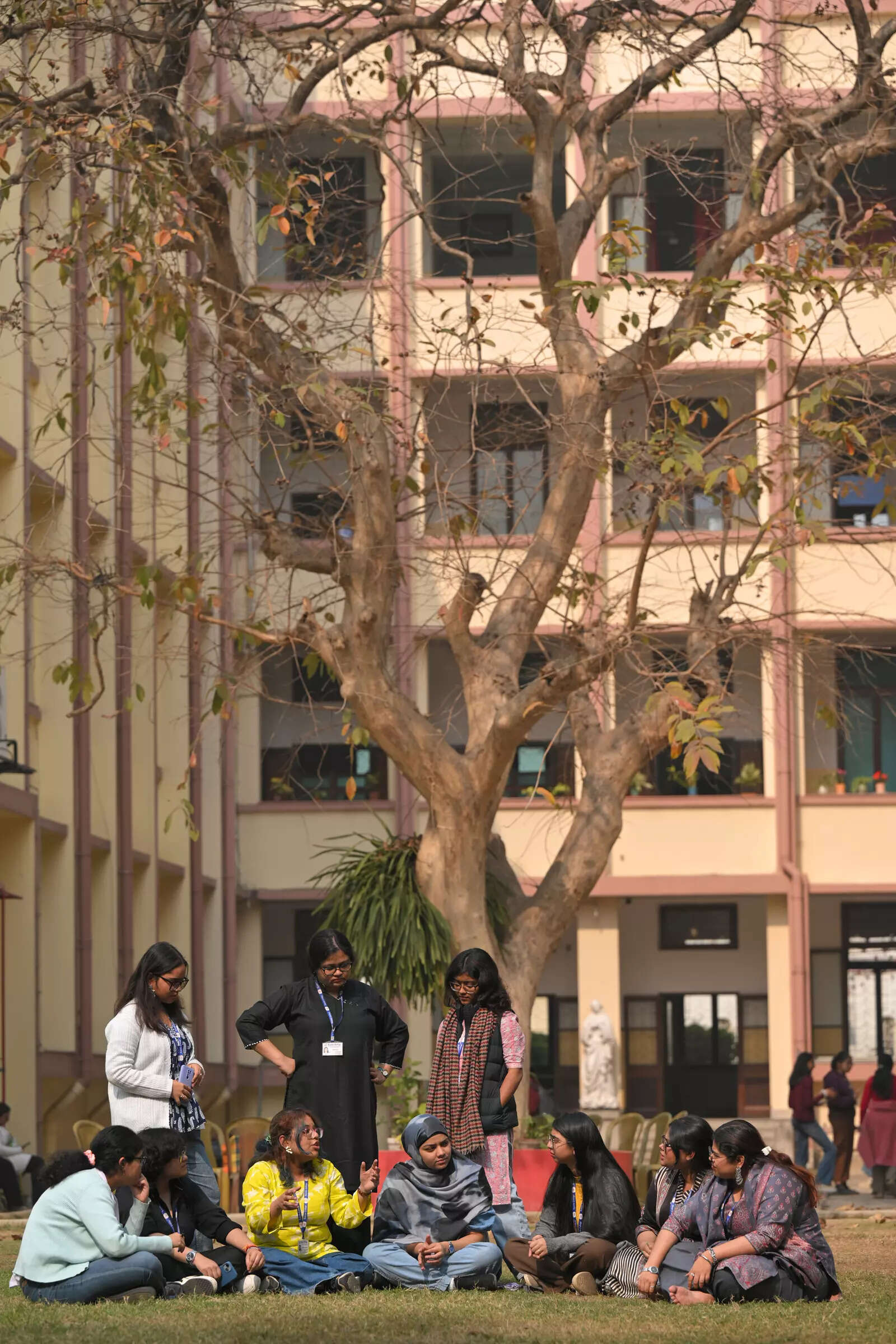 (From left standing) Oishee Dasgupta, Mehuli Rudra & Urjaswi Dam; (sitting from left) Rajoshi Ray, Ruchika Majumdar, Aankita Roy Chowdhury, Hifza Shahnawaz, Yasra Ahmed, Soumiki Ganguly, Uma Khanna from Loreto College P6_SS_Loreto Colleage (12)
