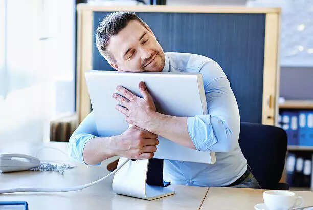 71% of workers are ‘job hugging’ as economic fears slow career mobility: Report