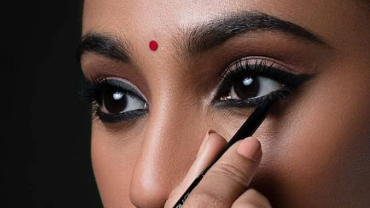 How to Put Kajal for Bigger eyes