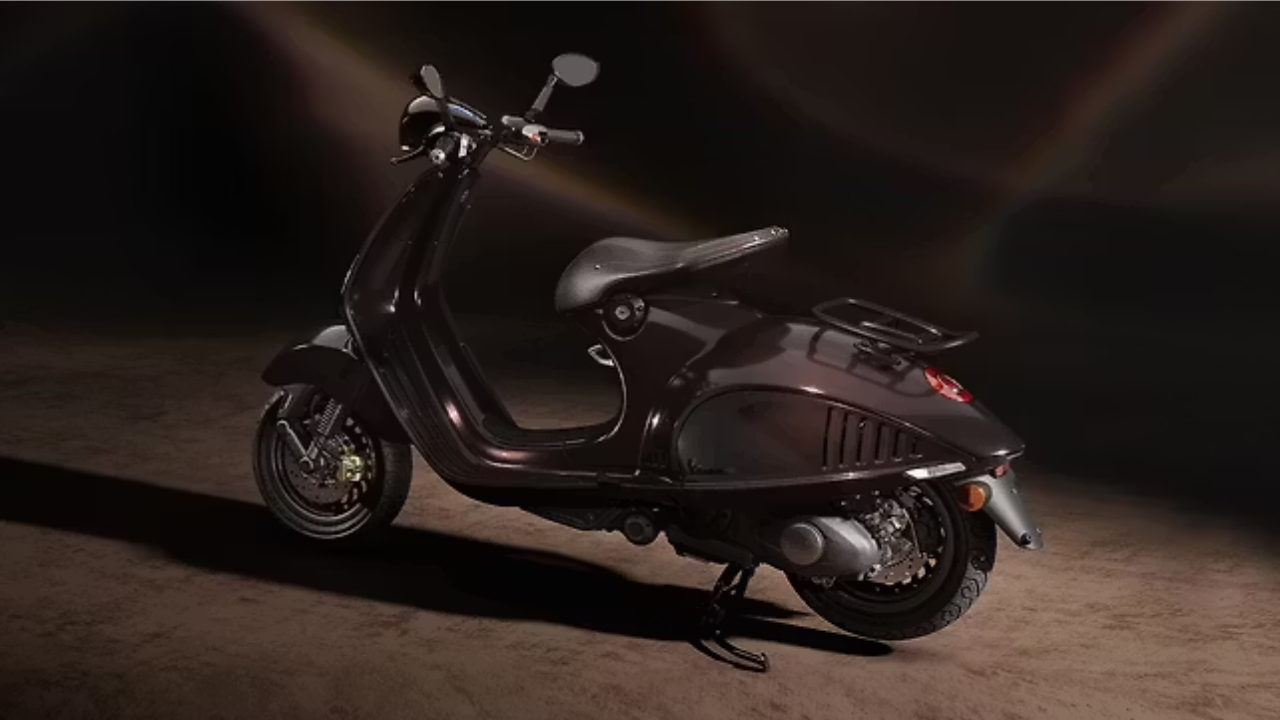 Vespa 946 horse edition