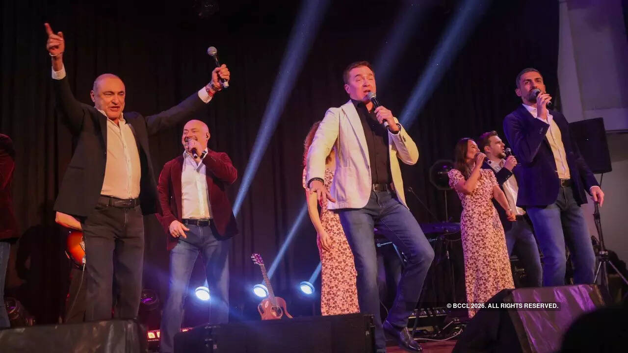 Supported by the keyboard, guitar and accordion and sprinkled with dance moves