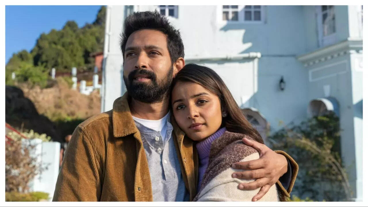 Mahima with Vikrant Massey in a still from Musafir Cafe
