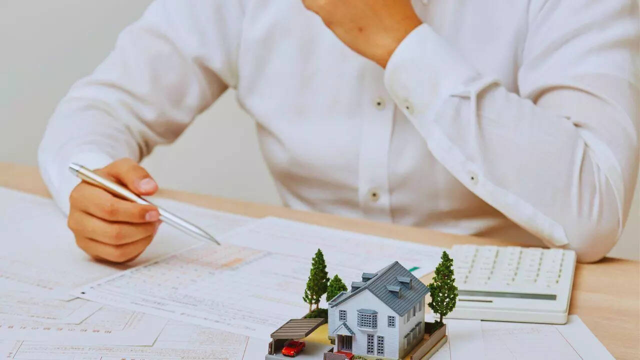 Real Estate (Image-Canva)