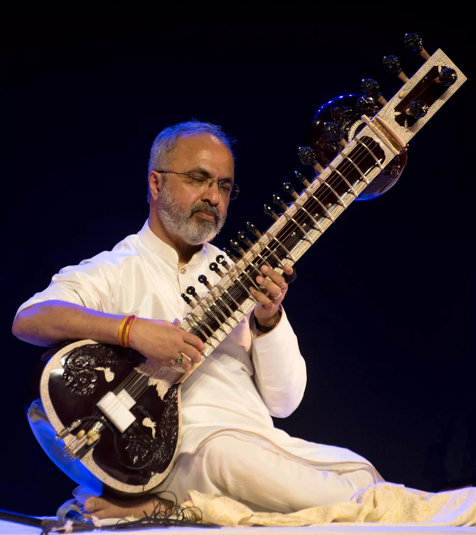 Sitarist Shubhendra Rao played at the event Sitarist Shubhendra Rao played at the event