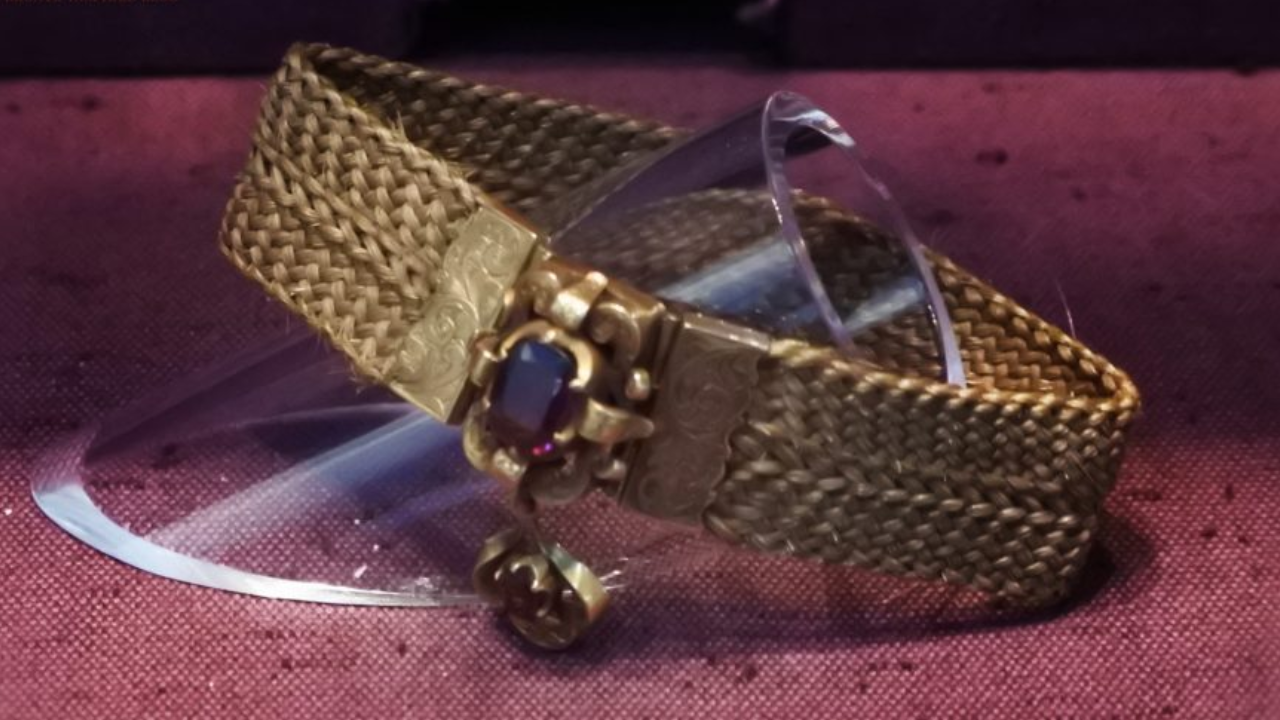 Charlotte Brontë's Victorian necklace