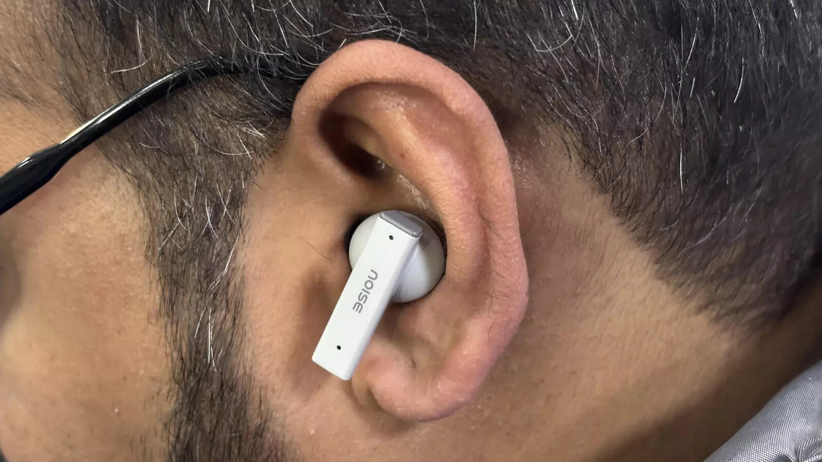 Stem design earbuds offer snug fit