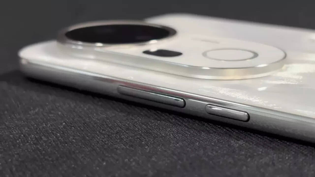 Vivo T4 Ultra side