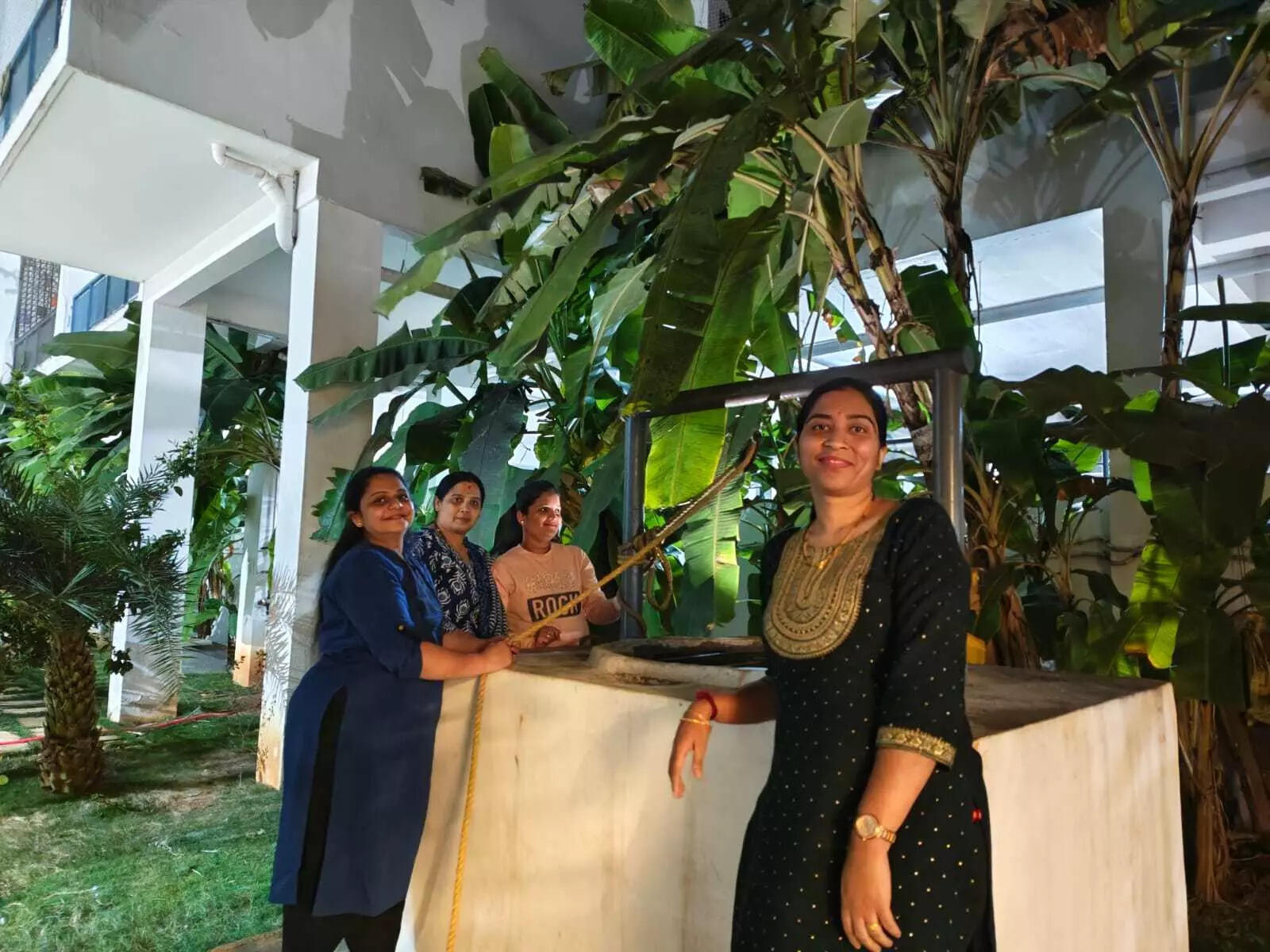 Lead Holding pic .1 Century Saras 244 kb