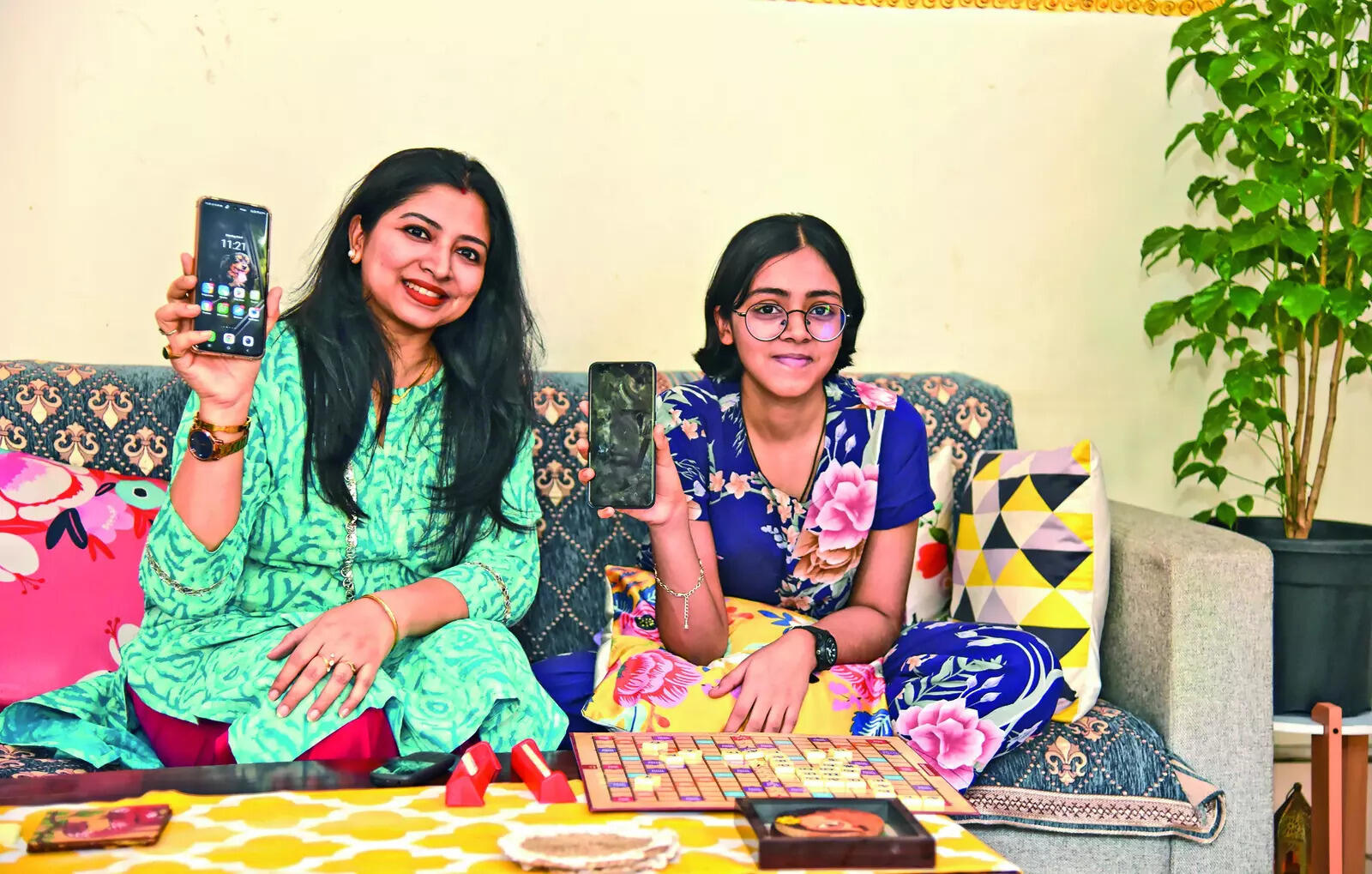 Roshni Chakraborty with daughter Aryana Chakraborty