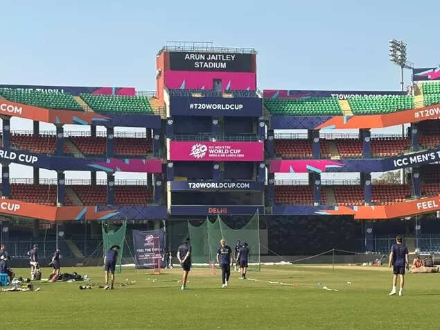 Gary Kirsten kept a close eye throughout Namibia's practice session (Photo/TimesofIndia.com)