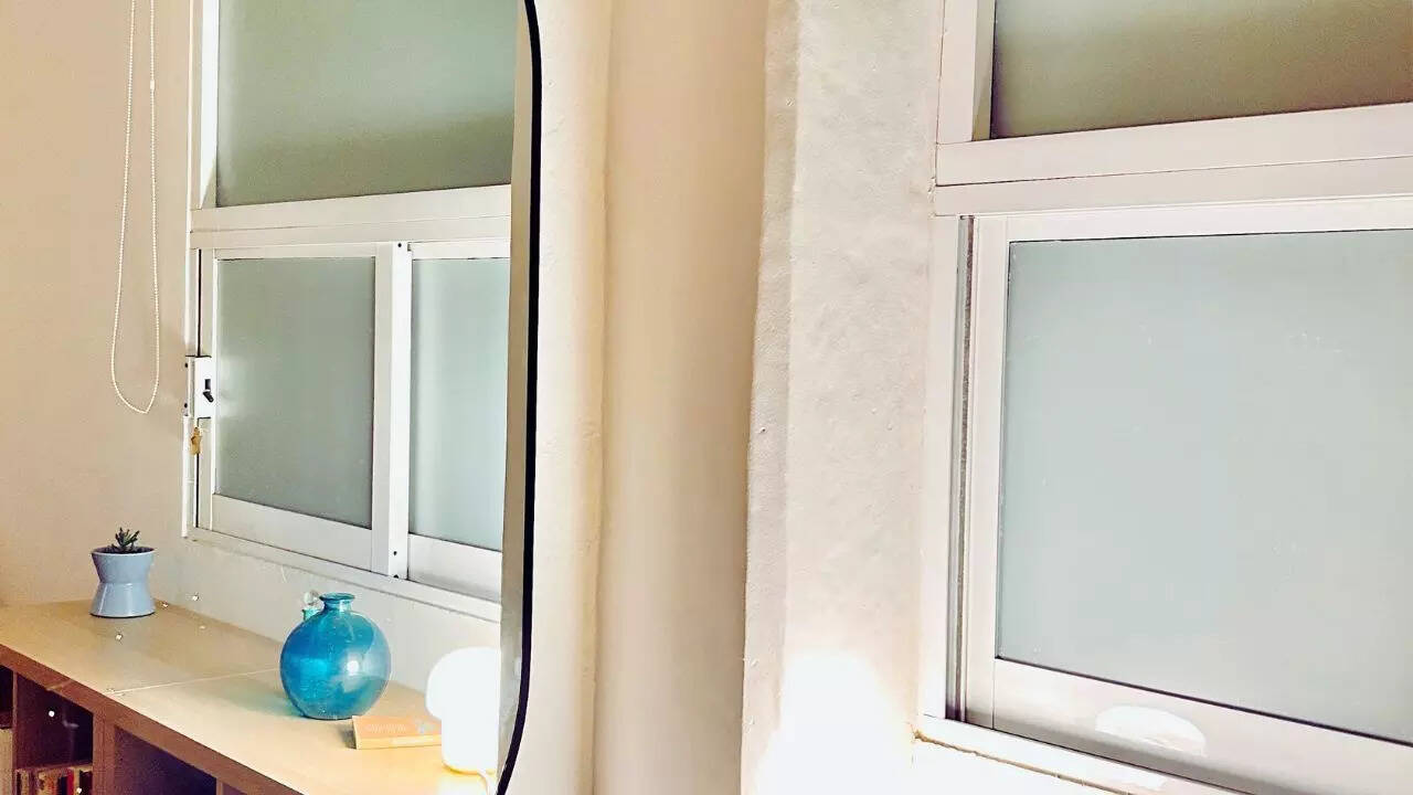 Mirrors placed at the right direction can solve a lot of vastu issues