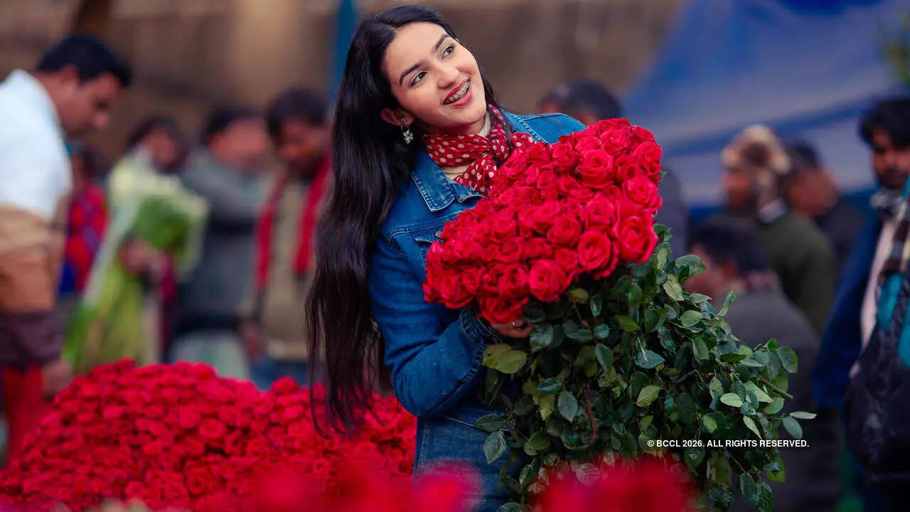 “Red flowers ka demand hai. Studios use all-red blooms like lilies, anthuriums, tulips, carnations, celosia and ranunculus for different arrangements,” says Sandeep from a Ghazipur flower store