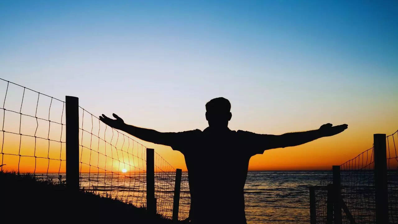 தனிமையில் இருப்பது மகிழ்ச்சி