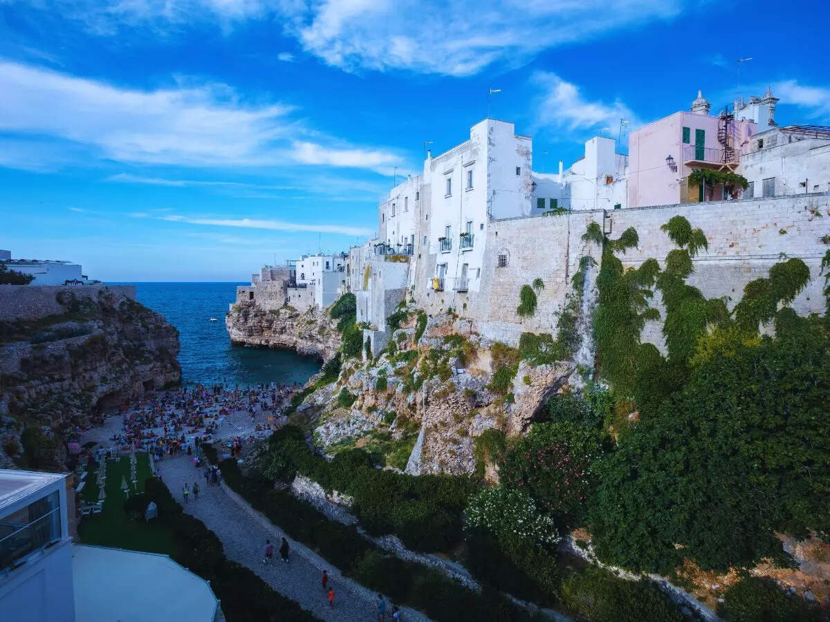 “This is an unwanted Valentine’s Day gift”; world mourns the loss of Italy’s iconic Lovers’ Arch 2 Italy