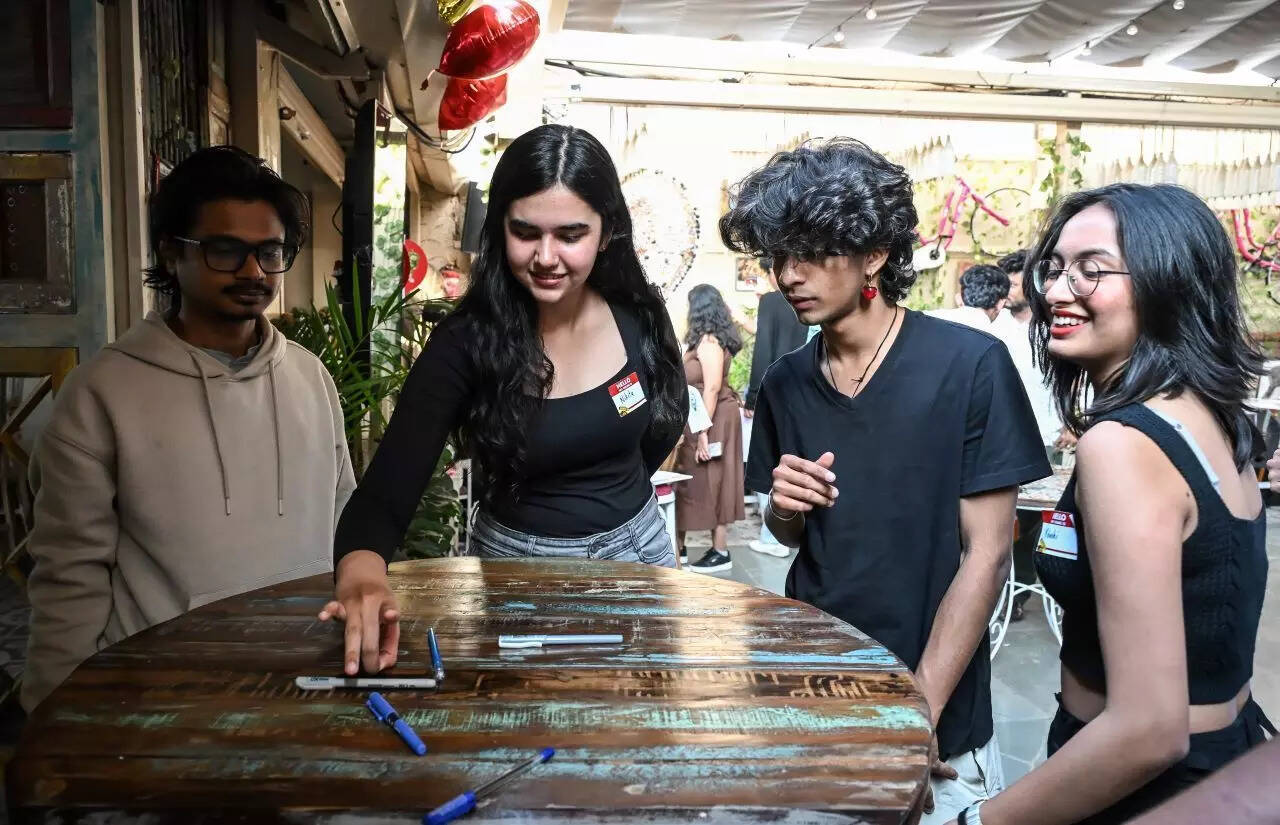 An intense pen-fight match in progress (Photo Jignesh Mistry) FloatersandSocks_69