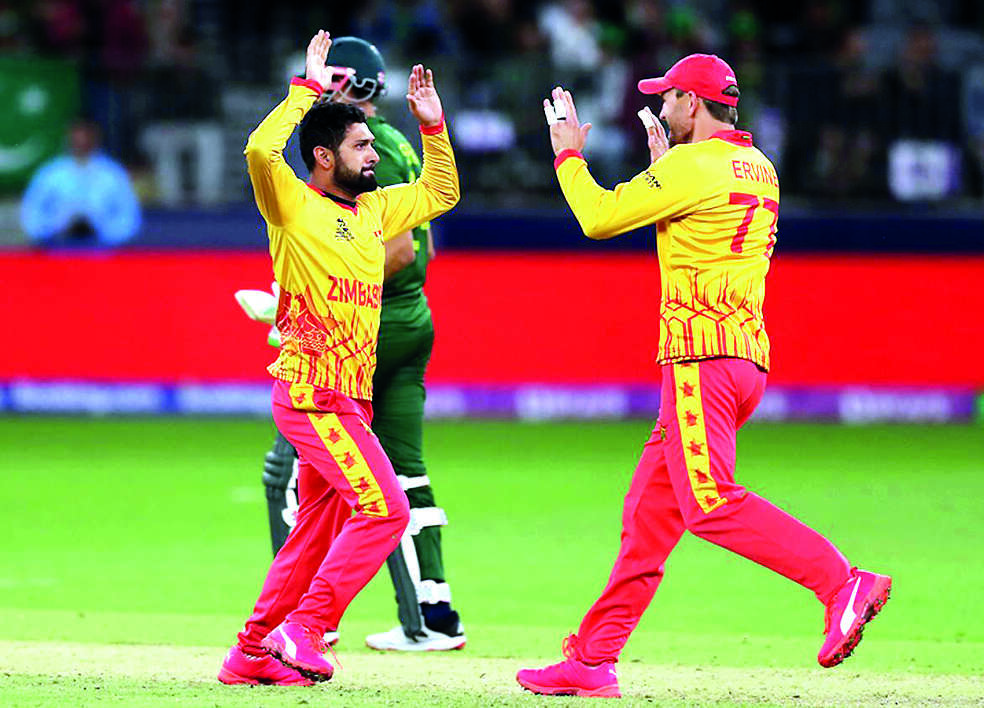 zimbabwe-stun-pakistan-by-one-run.jpg