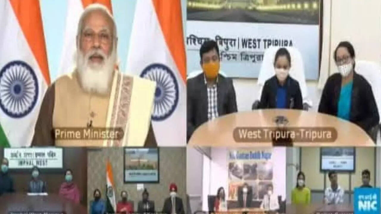 PM Modi interacting with Arshiya Das (Special Arrangements)