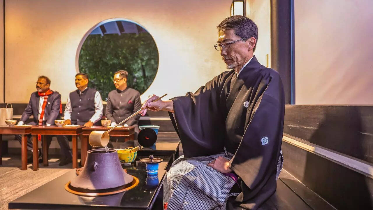 Japanese Ambassador ONO Keiichi whisked matcha for the Indian guests