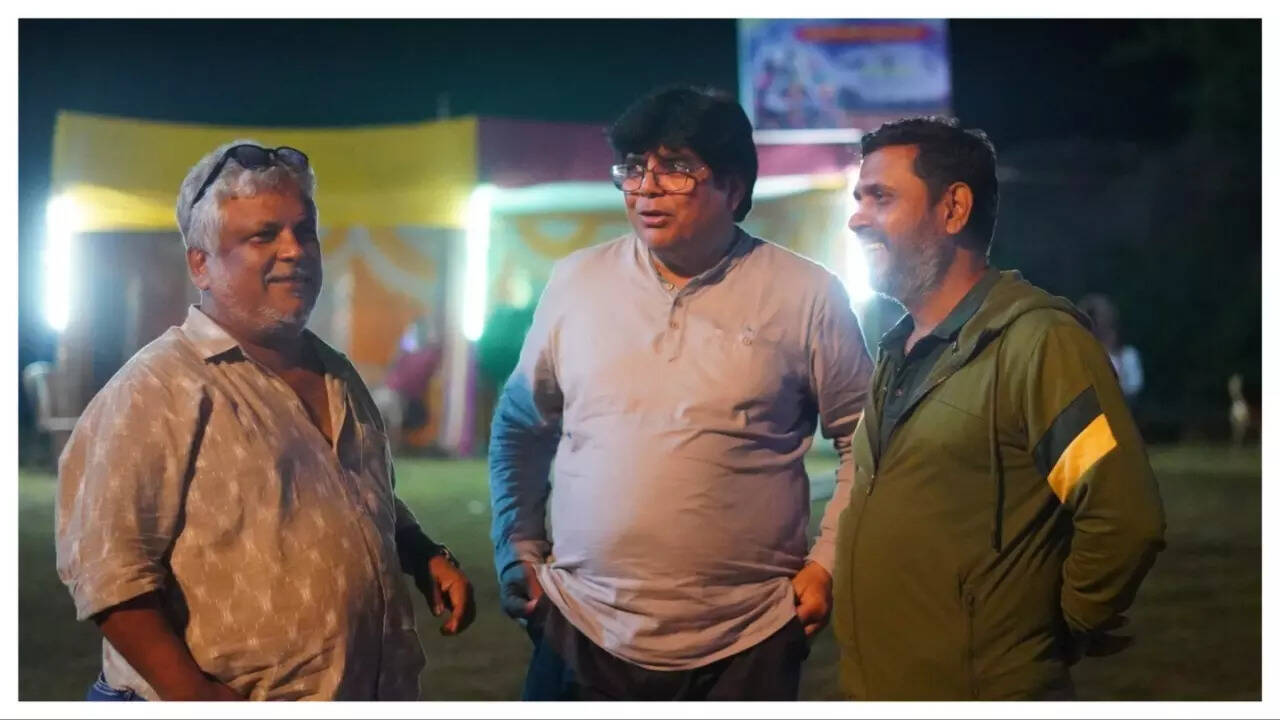 Sudipto op de sets van zijn volgende film, Charak