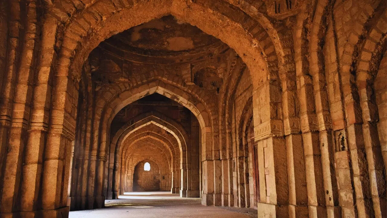 Inside Jamali Kamali