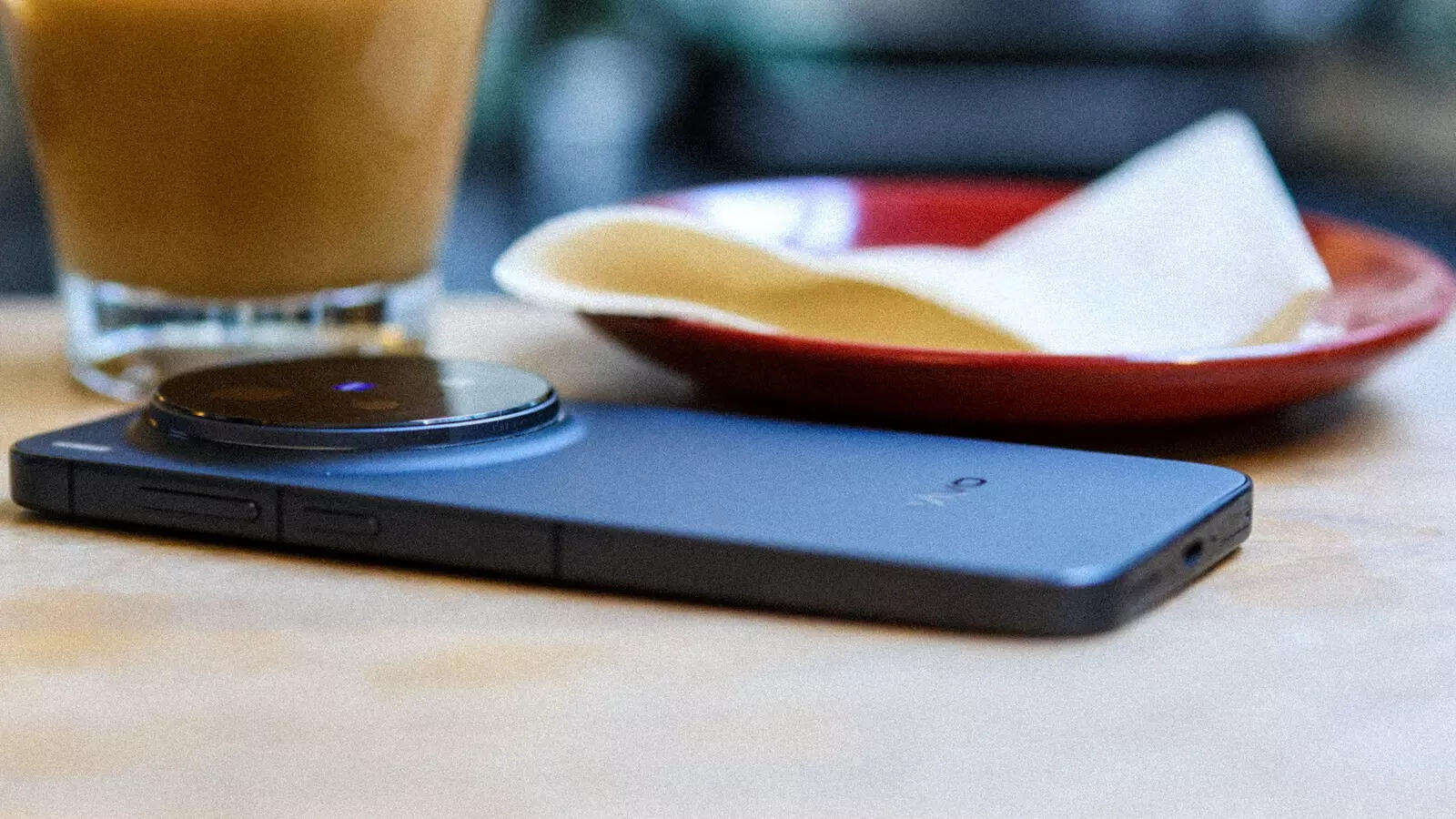 Flat edges, matte finish, and a camera bump that feels purposeful rather than excessive. At 226 grams, it's got weight, but it's distributed well