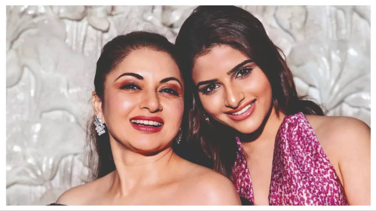 Bhagyashree with her daughter Avantika Dassani
