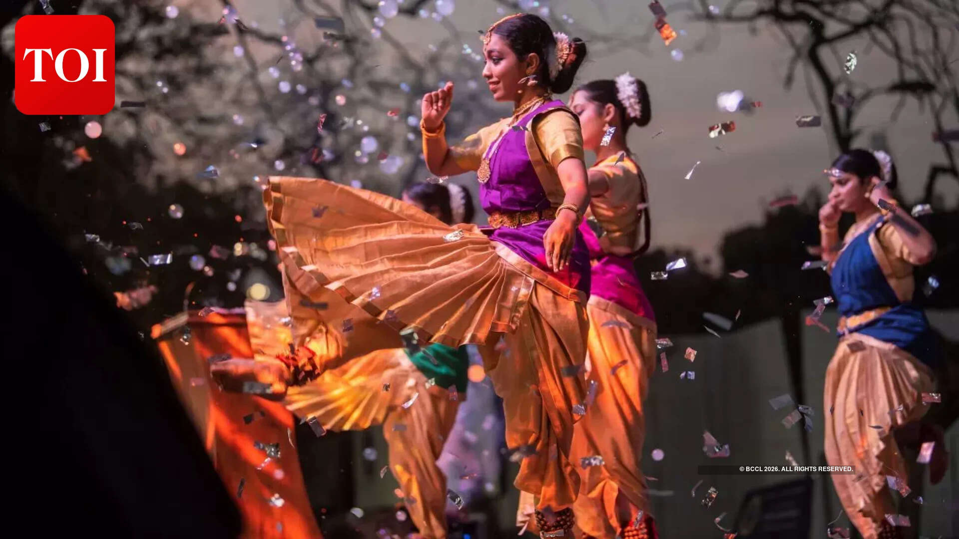 Students of the college performed Bharatnatyam to welcome alumni