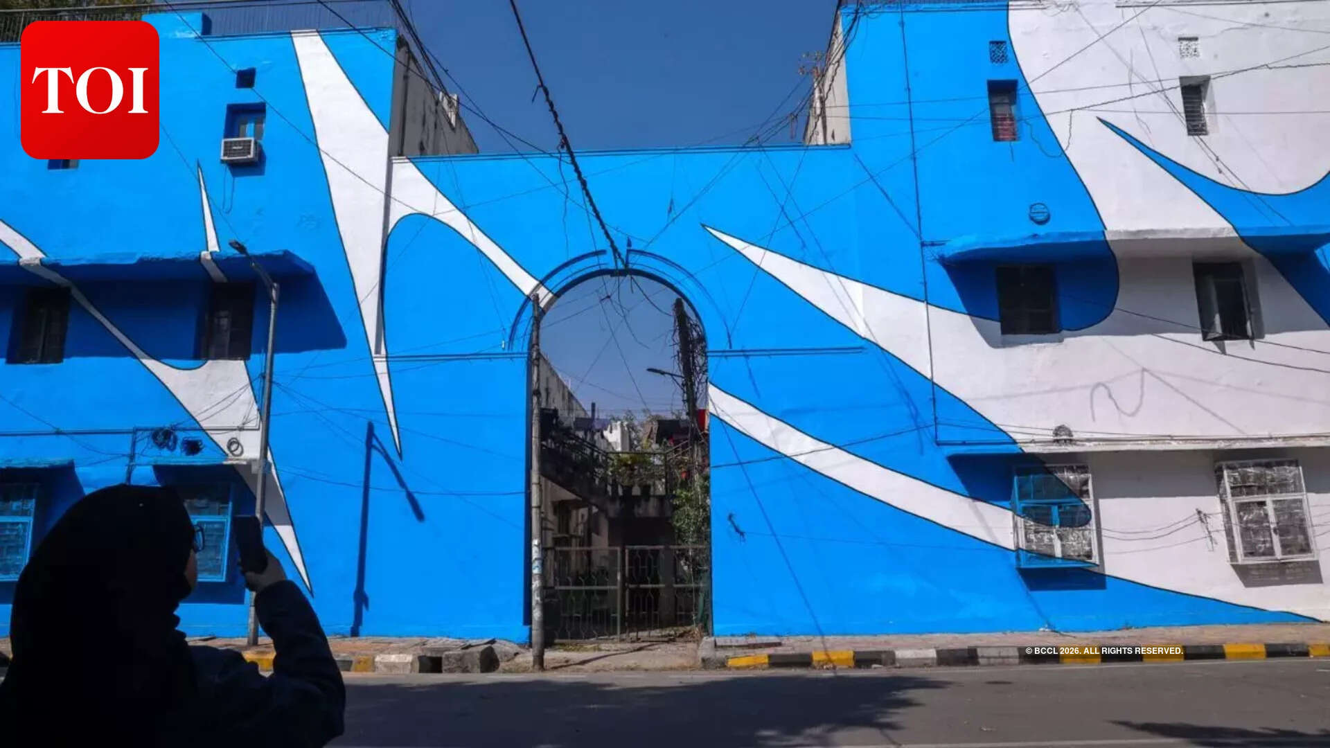 Sky as a Camouflage by Elian Chali shifts as you move along the mural