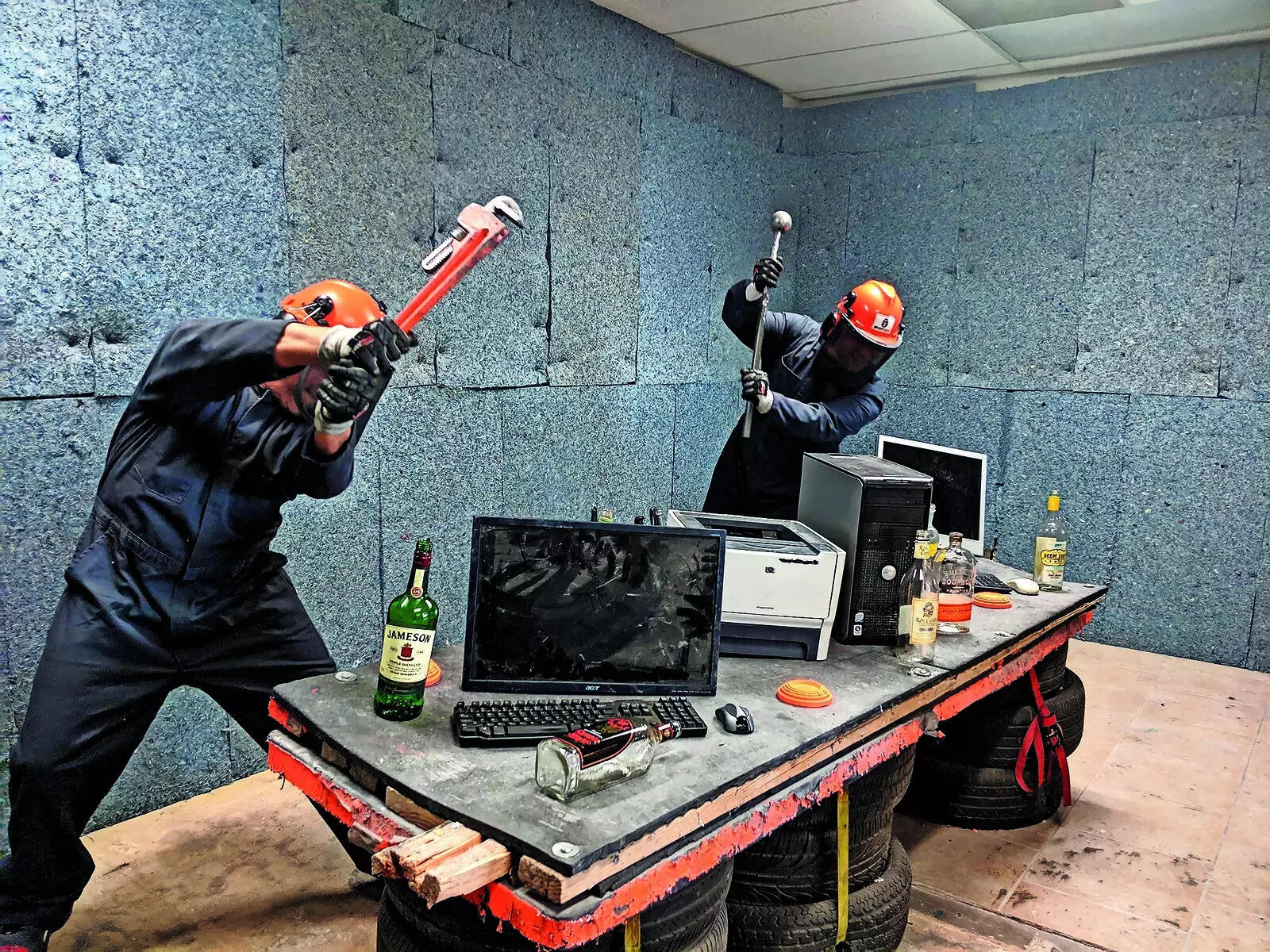 Dressed in overalls and boots, you step into the smash zone, pick up a hammer, and channel every troubling thought into a decisive blow.