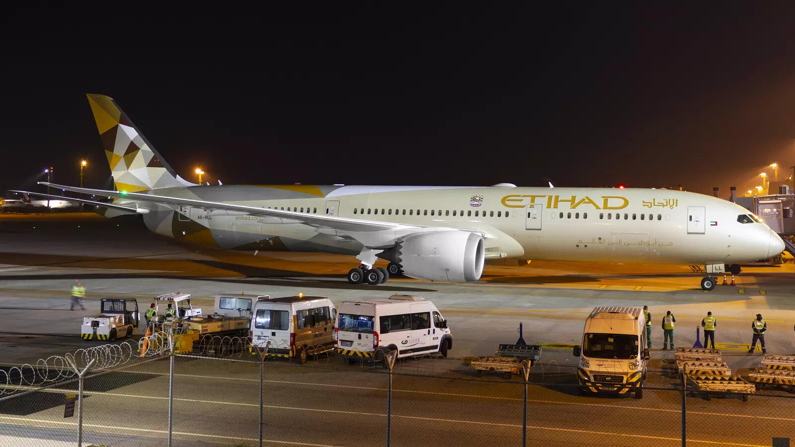 ​Etihad Grounds Abu Dhabi Flights Until 2PM on March 01, 2026: What Passengers Must Know​