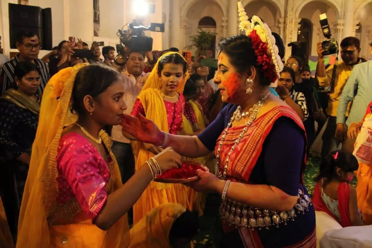 Vibrant celebration of Vasanta Utsav 2026 at the historic Indian Museum, curated and led by eminent Odissi exponent Dona Ganguly_7