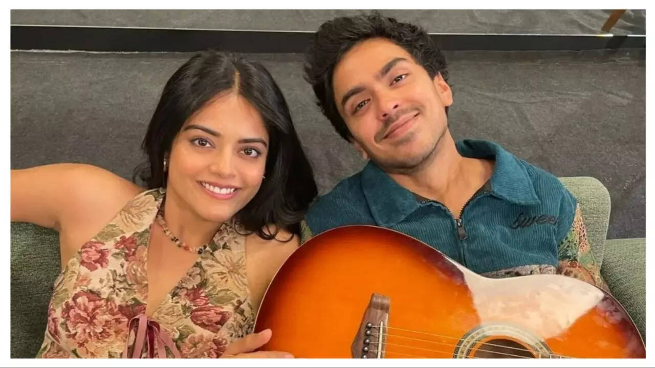 Riddhi with Adarsh Gourav from the sets of Superboys of Malegaon Riddhi with Adarsh Gourav from the sets of Superboys of Malegaon