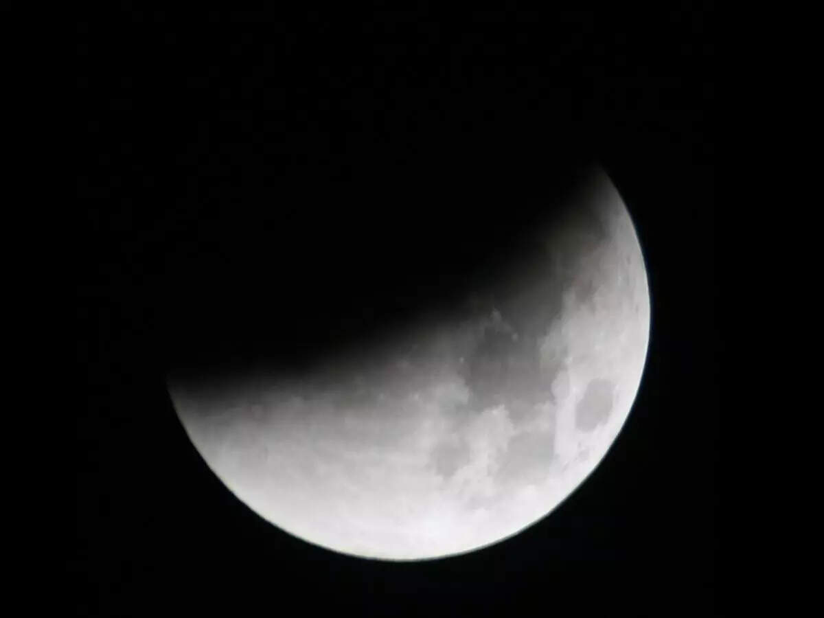 Can the lunar eclipse impact people's health?