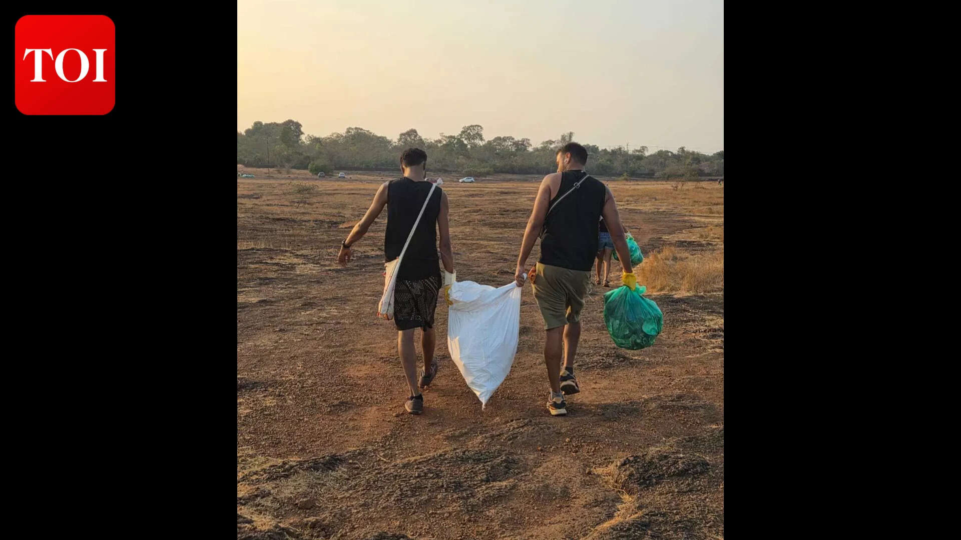 Locals gather to clean the plateau at Porvorim Picture Credit: Garreth Alphonso Goans at a clean up drive