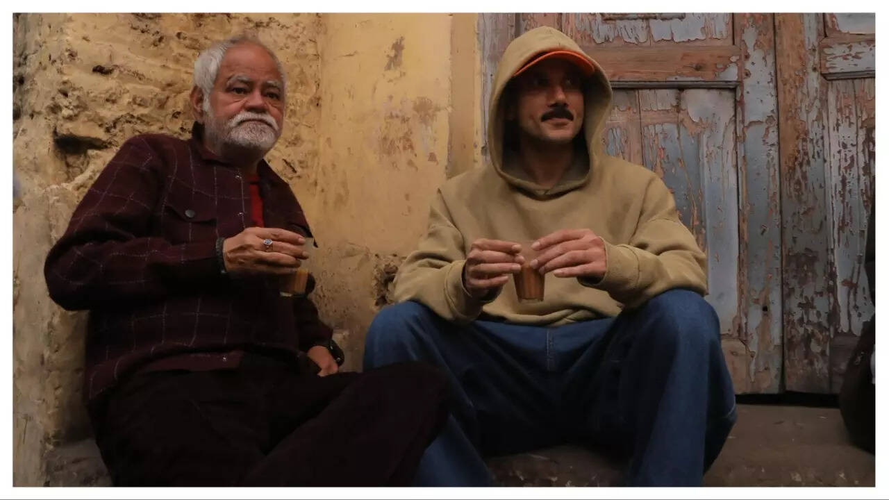 Amitt with Sanjay Mishra on the sets of Vadh 2