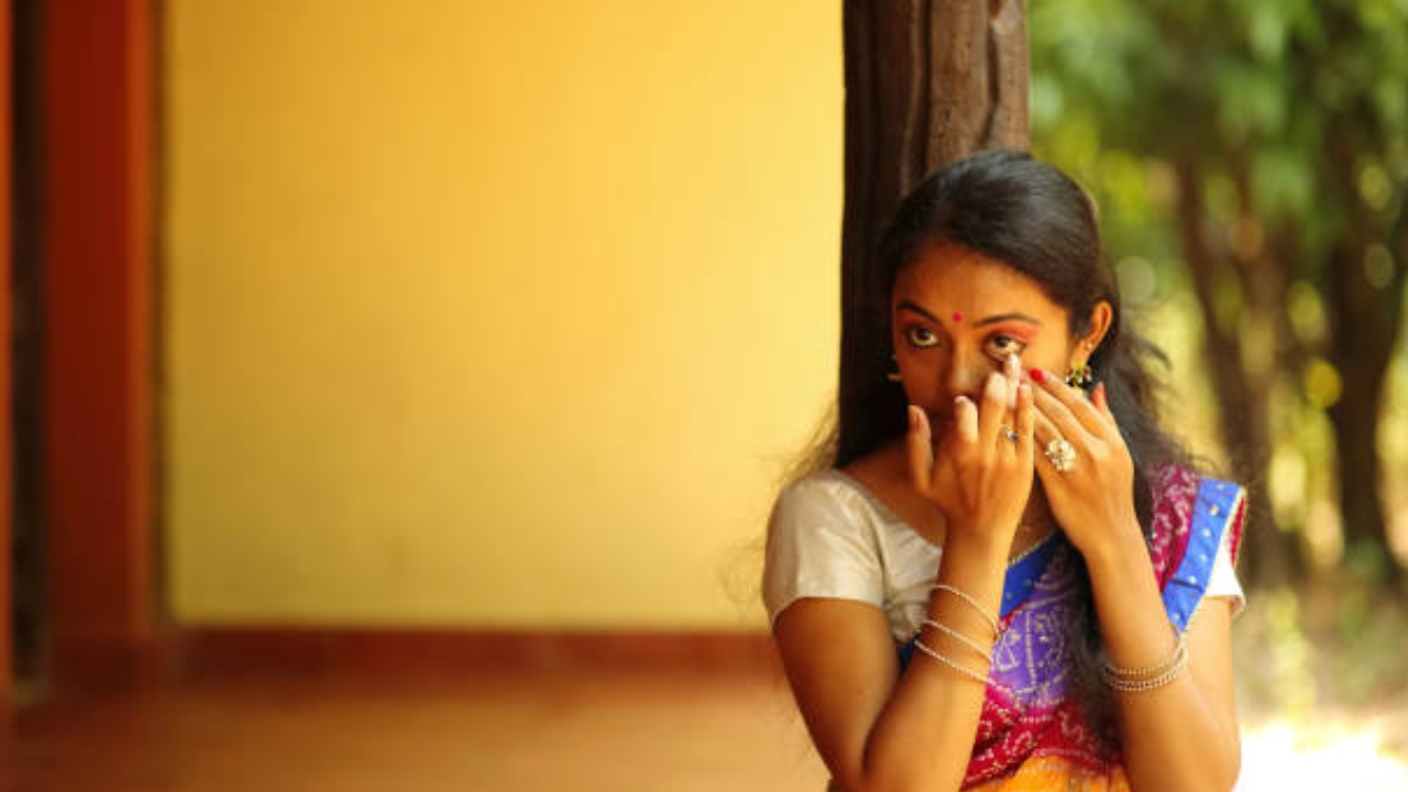 Best Way to Apply Kajal for Large, Dramatic Eyes