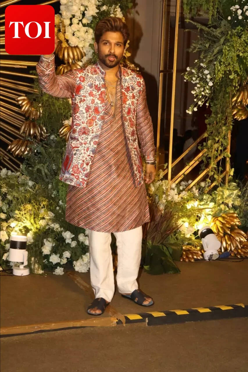 Rashmika Mandanna-Vijay Deverakonda wedding reception: Allu Arjun, Ram Charan, Chiranjeevi, Nagarjuna, Karan Johar, Namrata attend | Telugu Movie News 2 515fbe4f-dcfd-4dad-9357-398c09daeb41