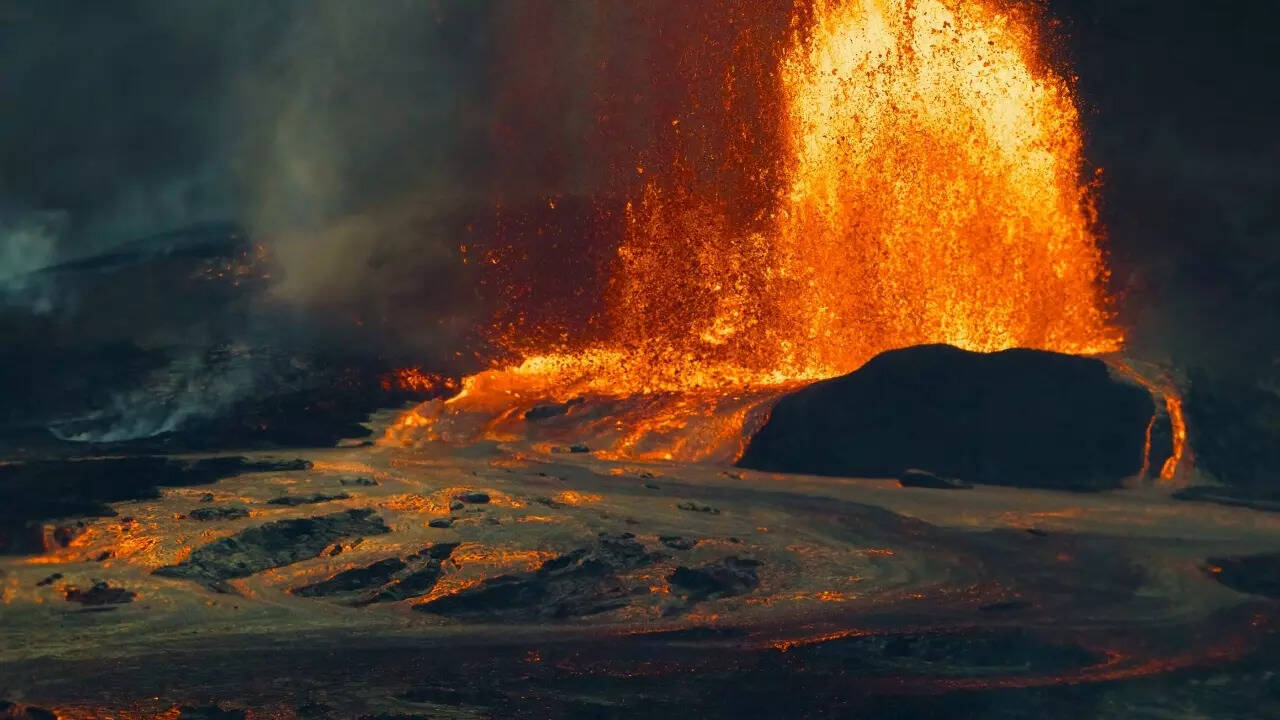 Volcanic eruption at Hawaiʻi Volcanoes National Park