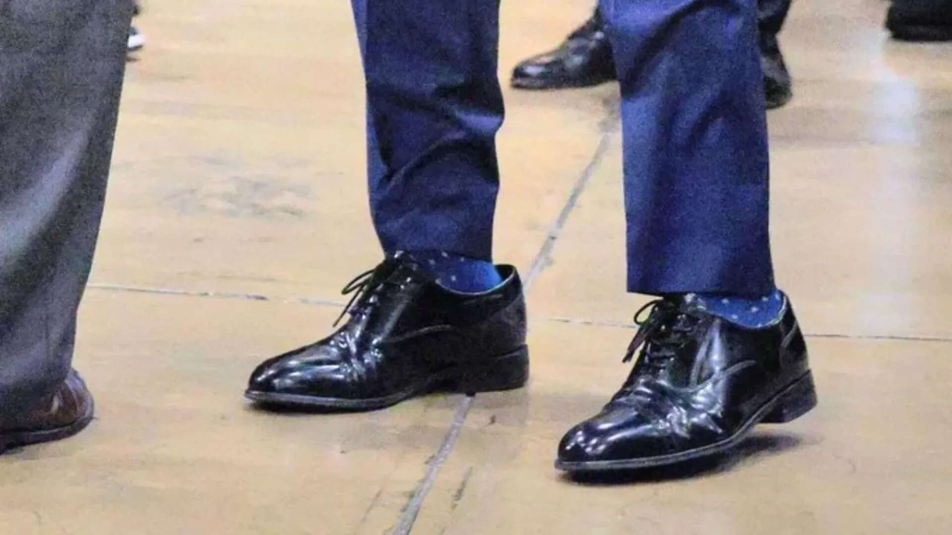 Trump is gifting all kinds of shoes to anyone he likes<br>