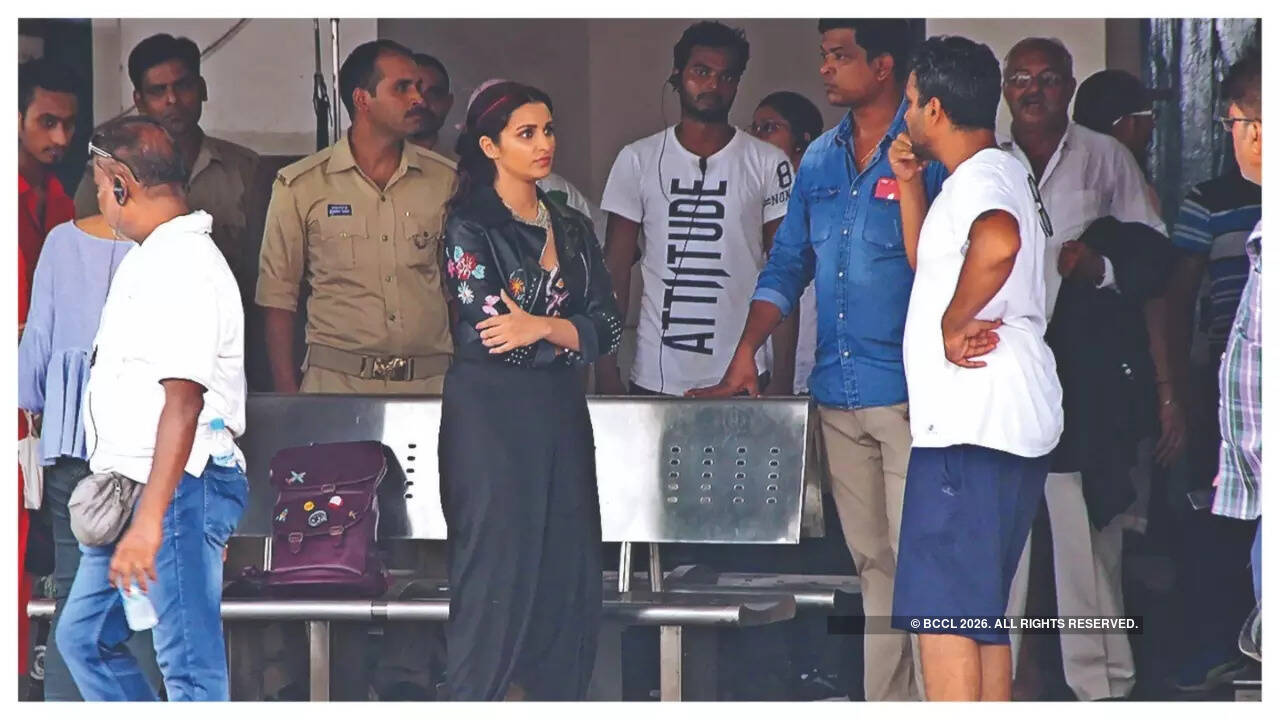 Parineeti Chopra while shooting for Jabaria Jodi at the Chhoti Line station