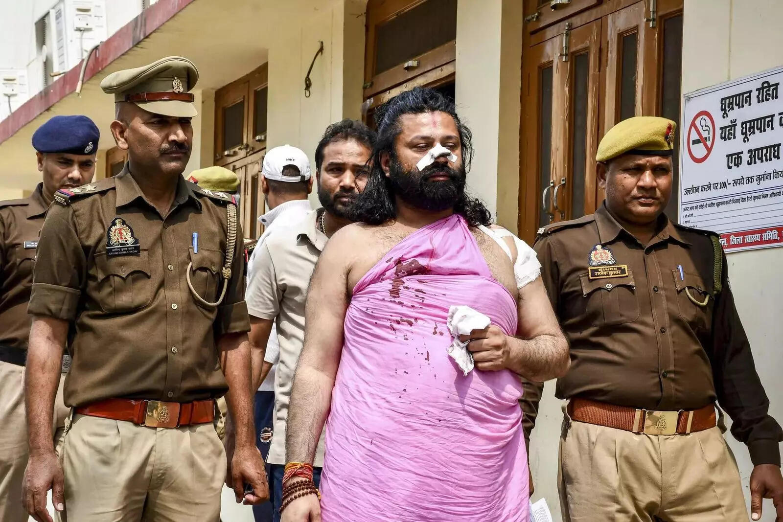 Complainant in Swami Avimukteswaranand case attacked with razor on train.