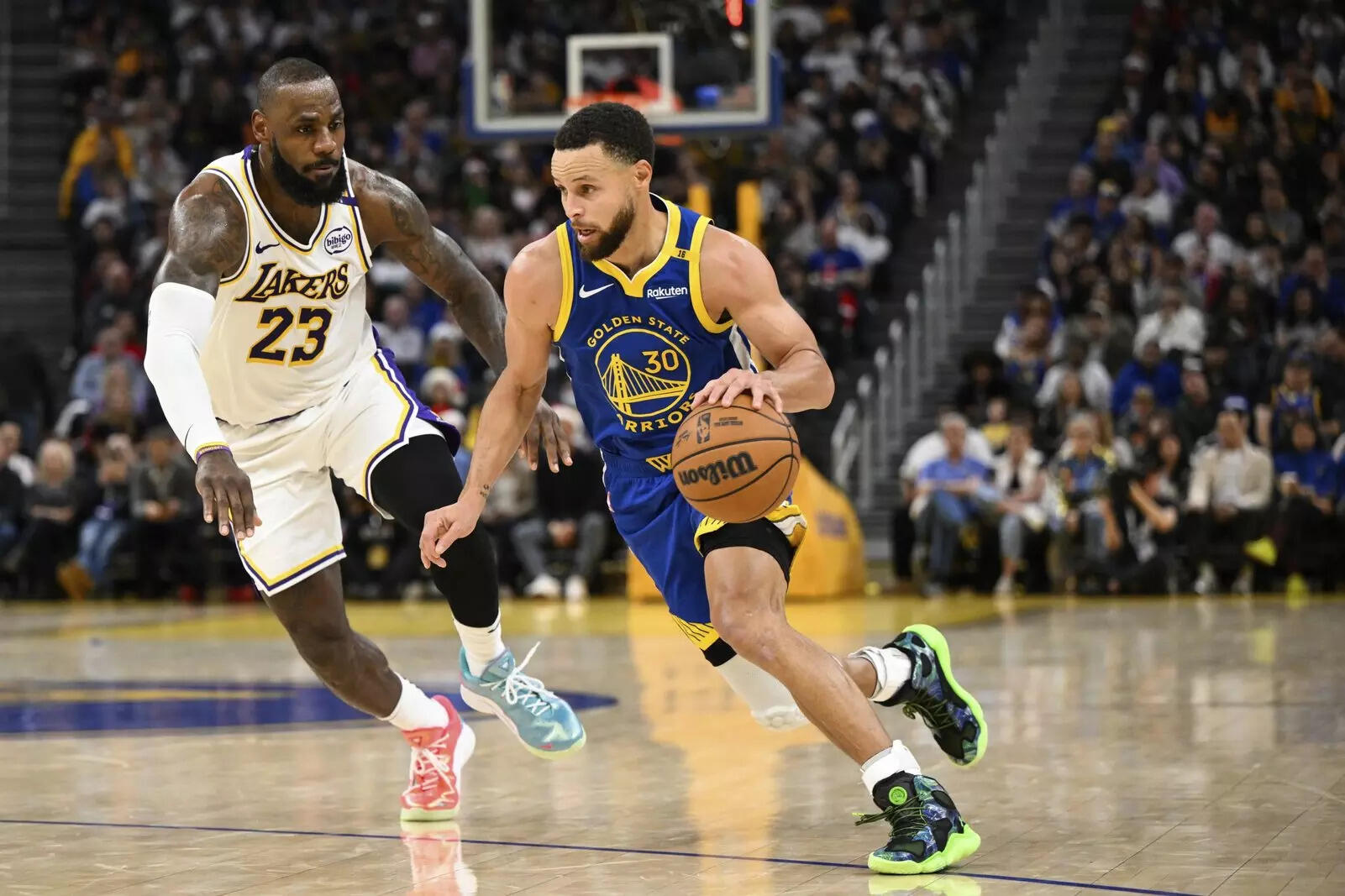 Stephen Curry vs LeBron James