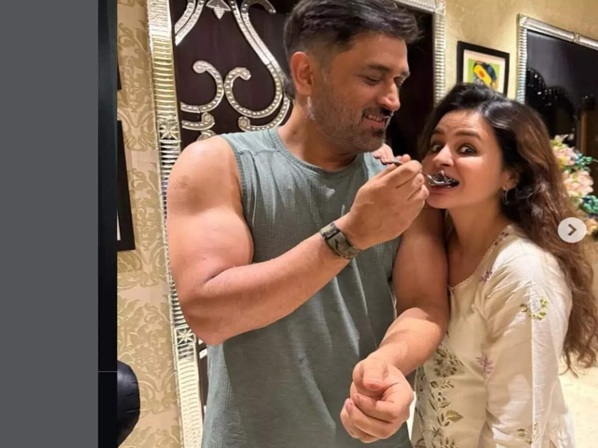 Instagram/sakshisingh_r Dhoni