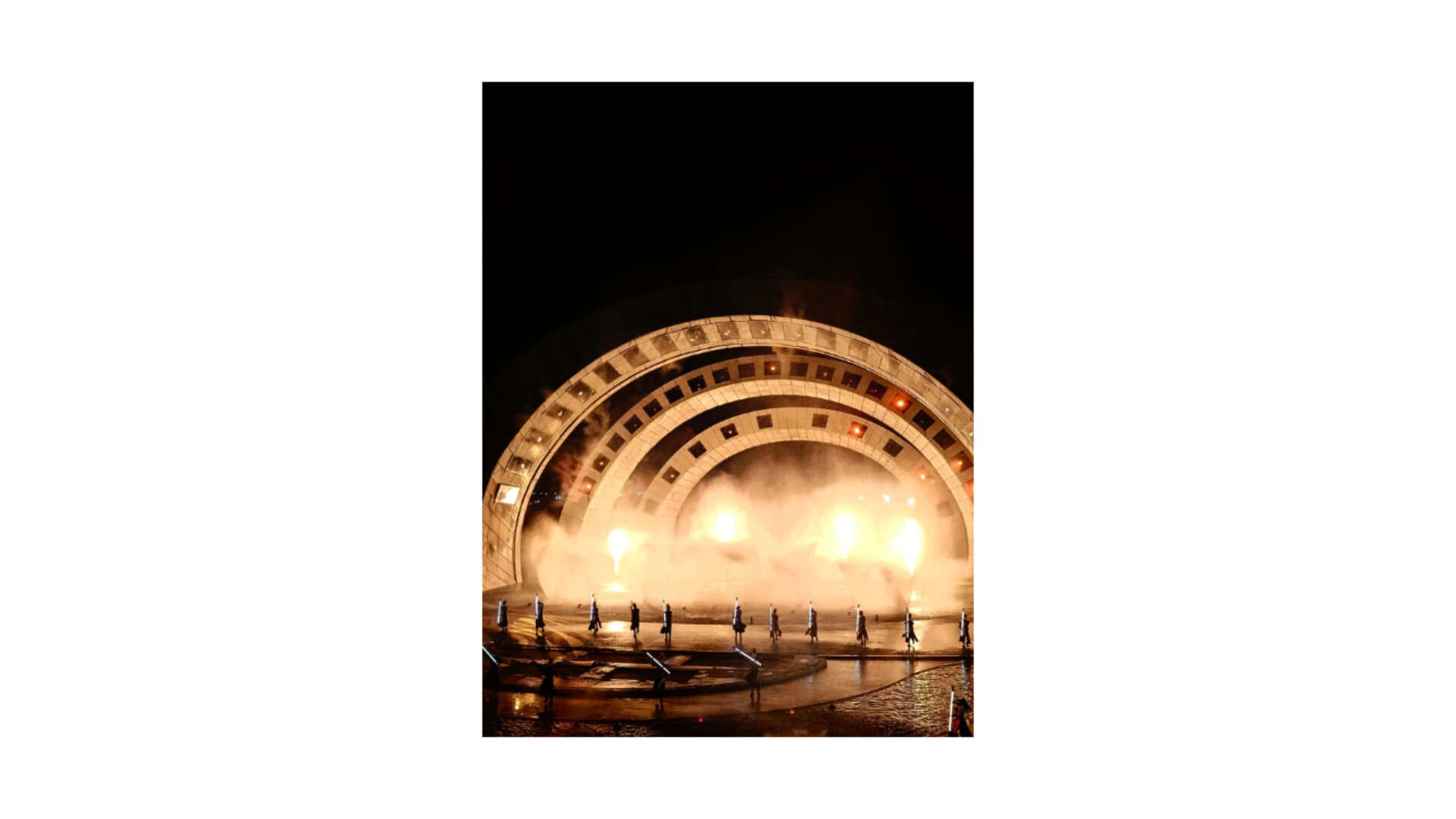 Fire, stone arch, near-black background—the kind of scene that exposes a sensor fast. The 17 Ultra held it.