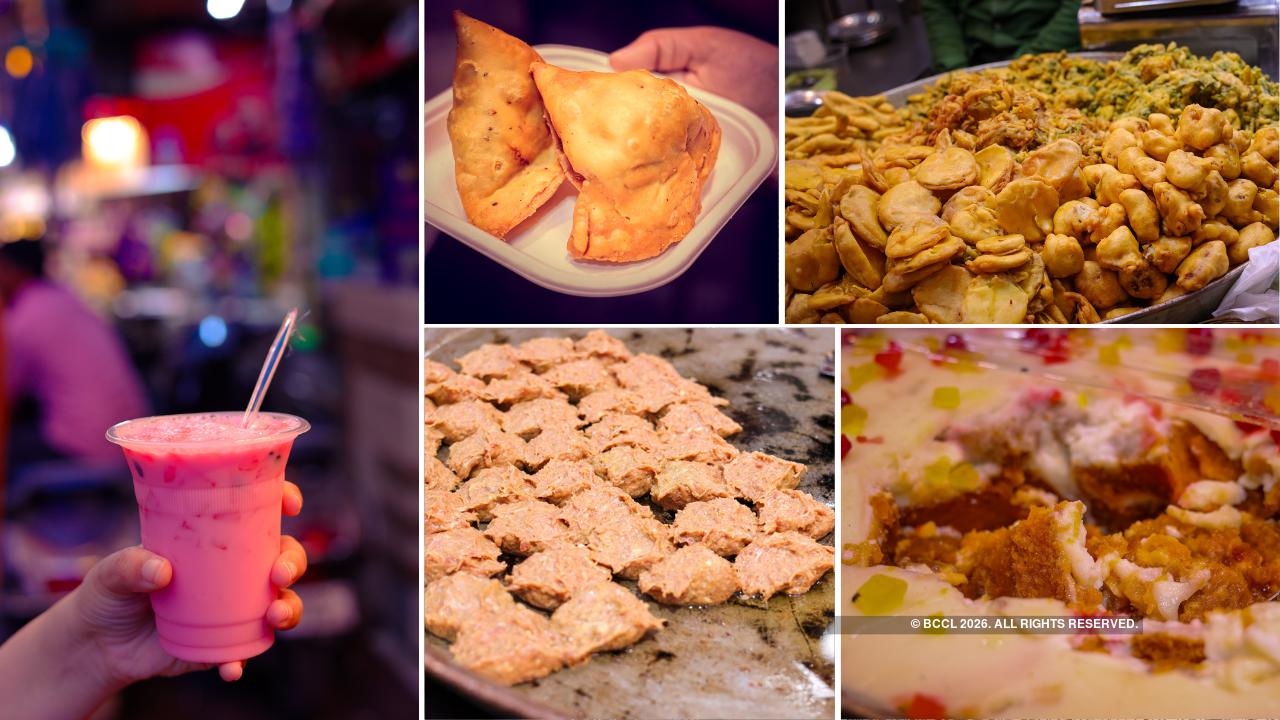 Fairy-lit lanes around Jama Masjid come alive with food and crowds for iftar Fairy-lit lanes around Jama Masjid come alive with food and crowds for iftar